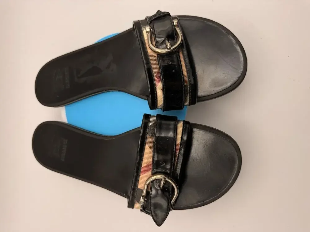 Burberry nova check pattern, leather slides